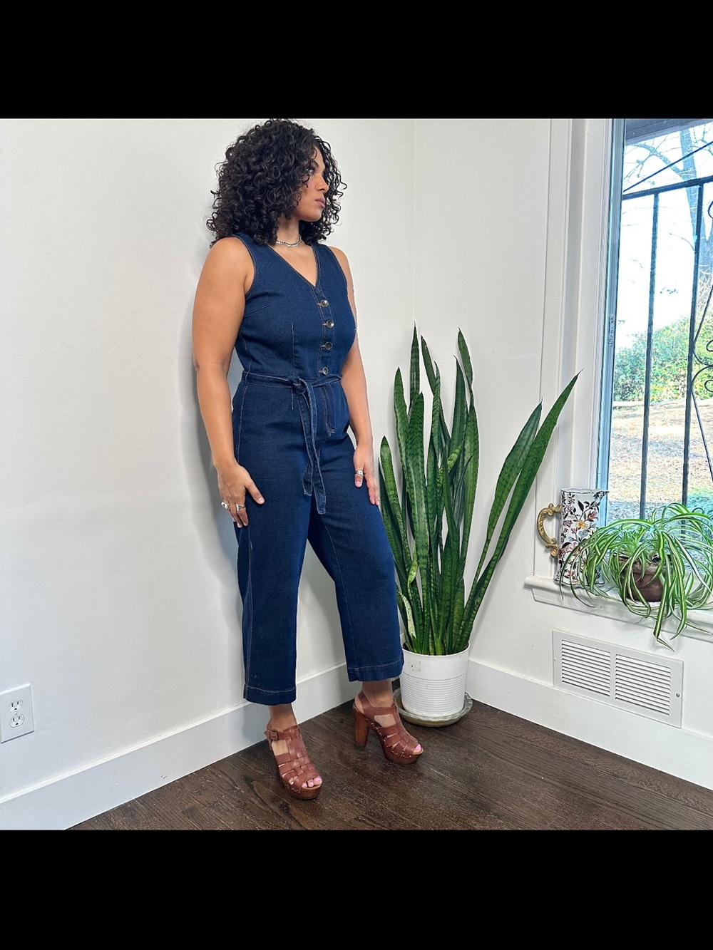 Universal Thread Dark Wash Denim Sleeveless Cropped Jumpsuit w/ Tie, Size 14 - Picture 2 of 10